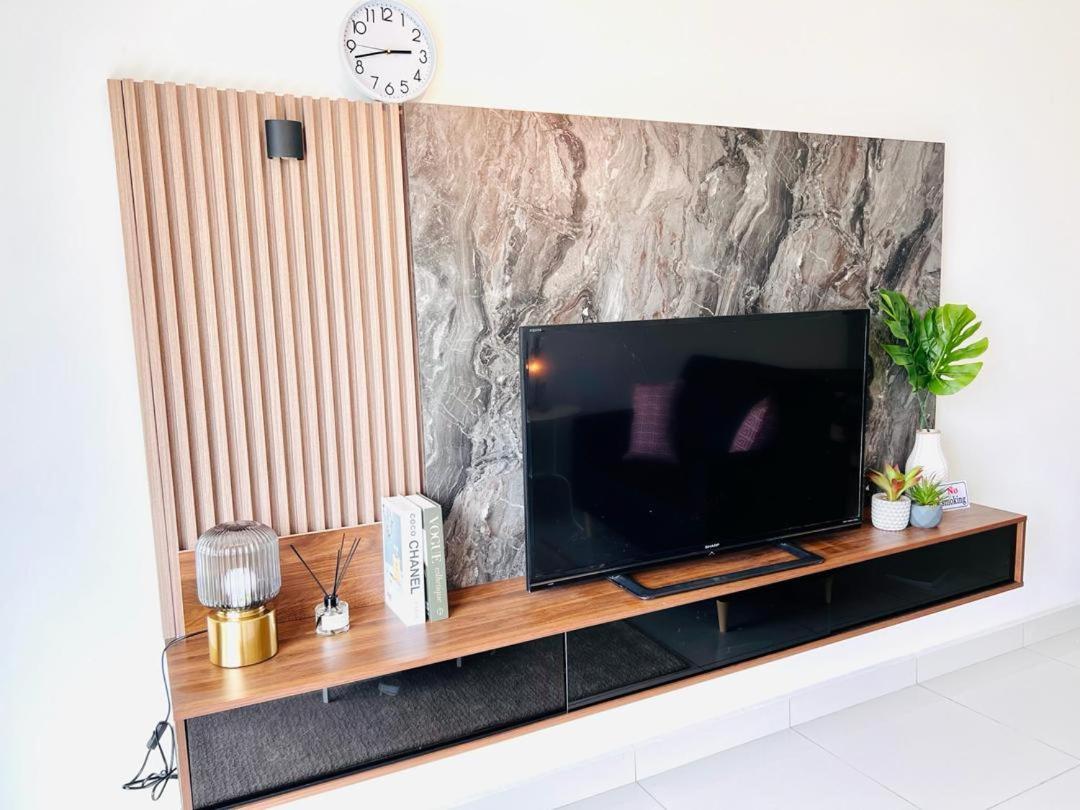 Mosaic Mid Valley South Key By R9 Apartment *