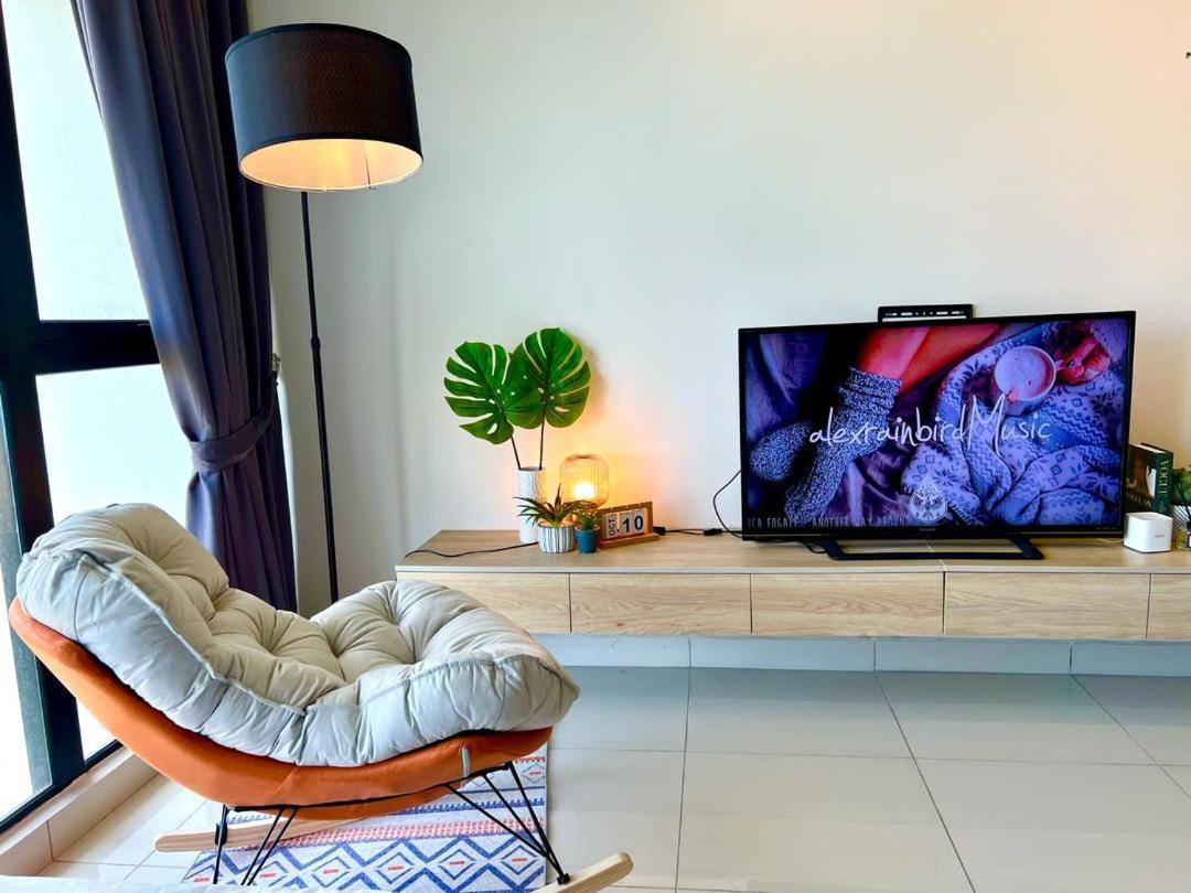 Apartment Mosaic Mid Valley South Key By R9