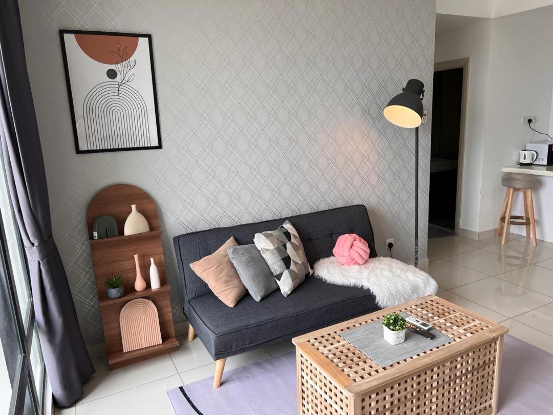 Apartment Mosaic Mid Valley South Key By R9 *