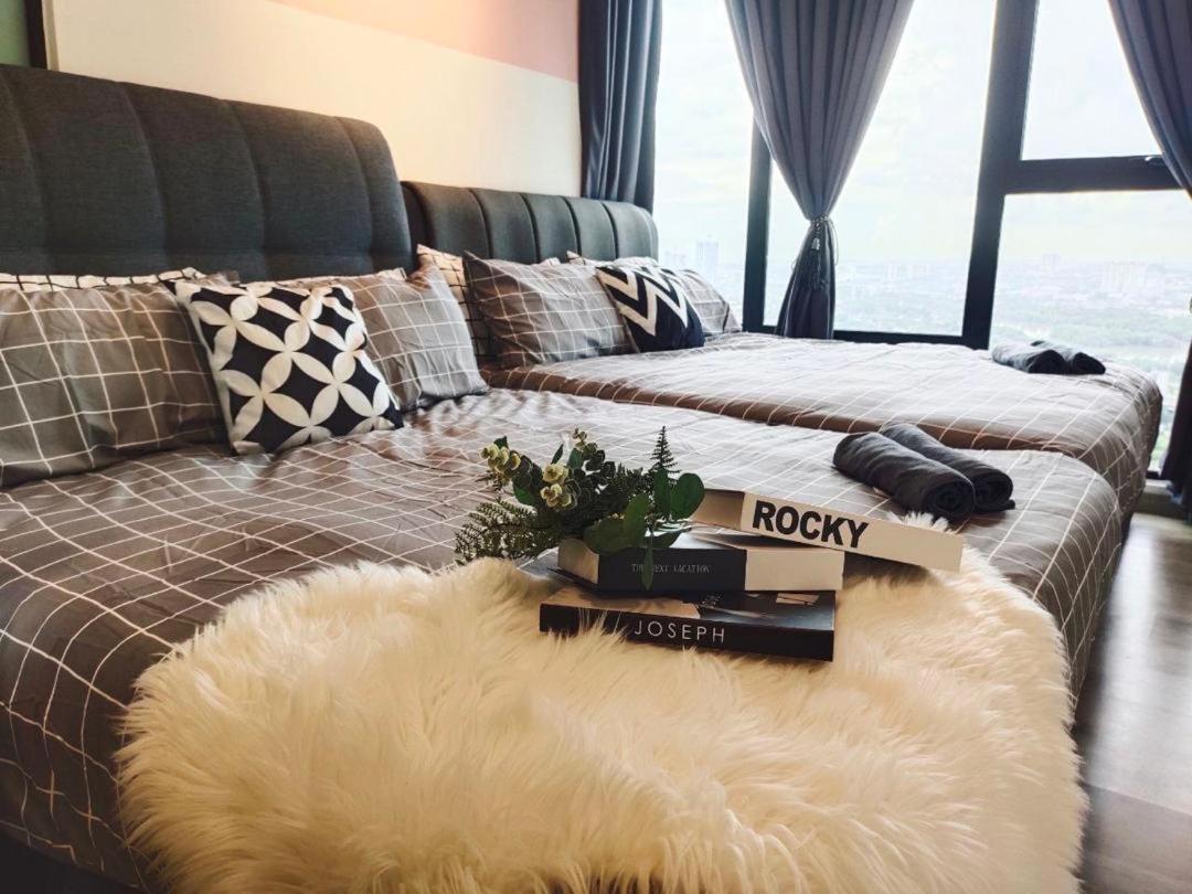 Apartment Mosaic Mid Valley South Key By R9 *