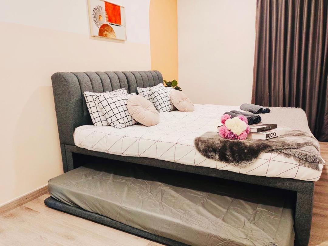 Mosaic Mid Valley South Key By R9 Apartment *