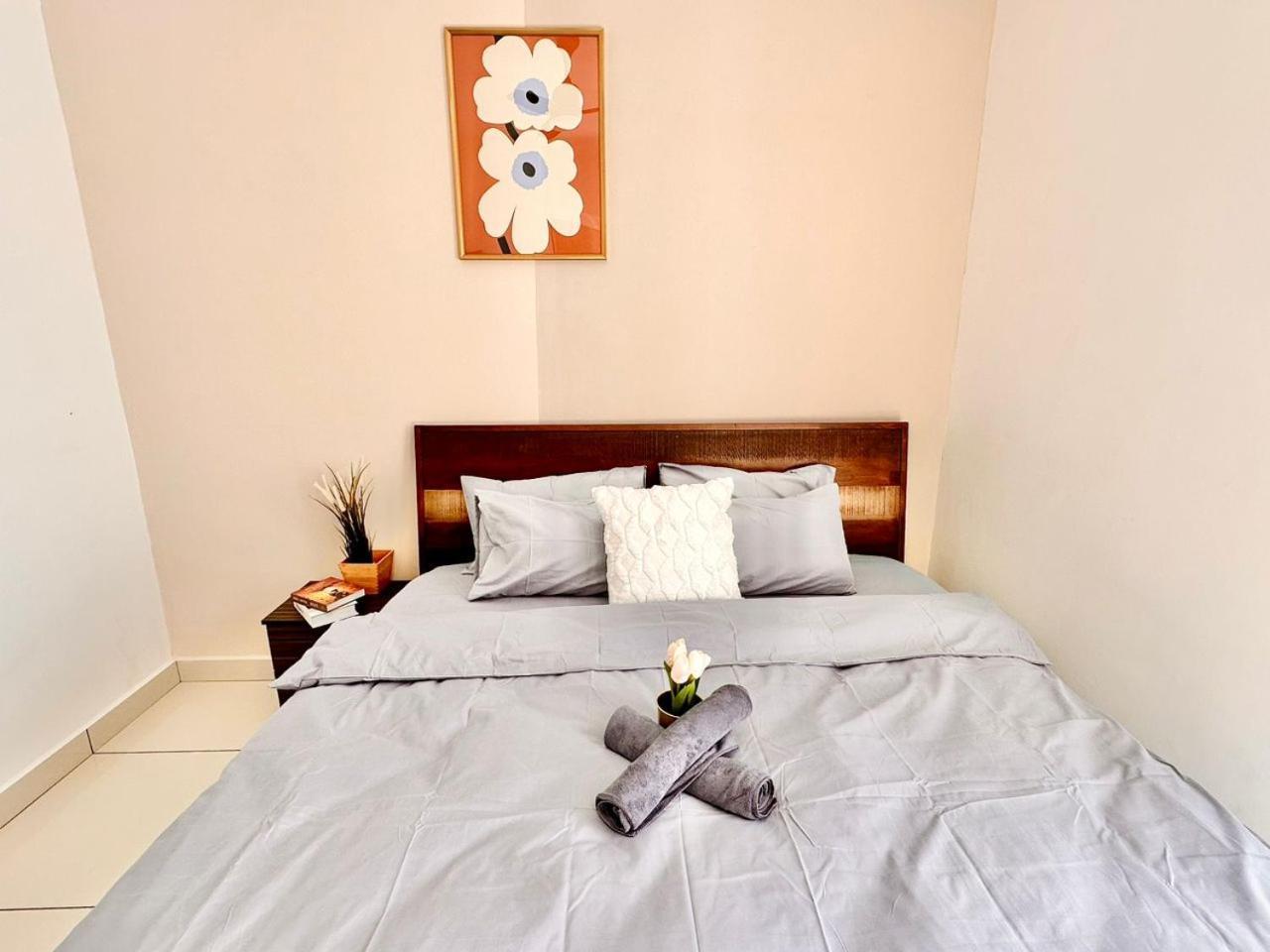 Apartment Mosaic Mid Valley South Key By R9