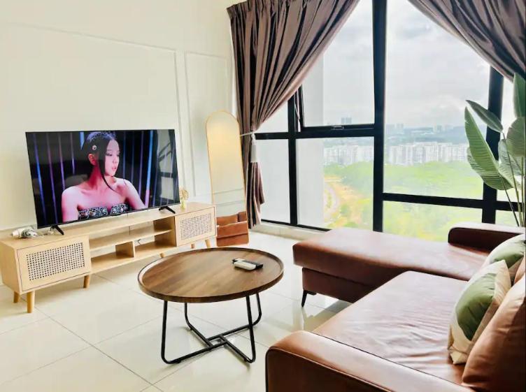 Apartment Mosaic Mid Valley South Key By R9 *